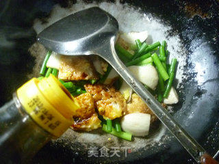 Stir-fried Lotus Leaf Egg with Oyster Mushroom and Garlic Sprouts recipe