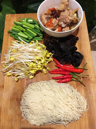 Braised Noodles with Chicken Sauce recipe