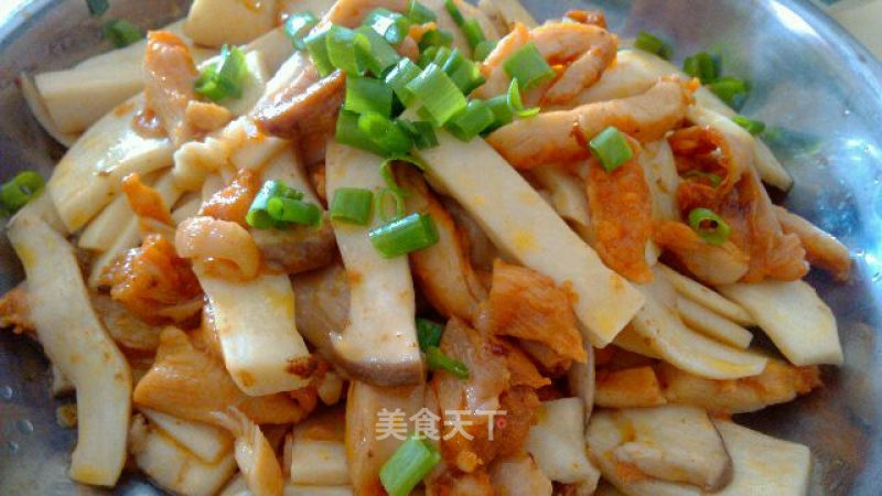 Stir-fried King Pleurotus with Shredded Chicken recipe