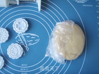 Red Bean Paste Mooncakes for Mom During The Festival recipe