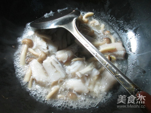 Boiled Shrimp with Crab Mushroom recipe