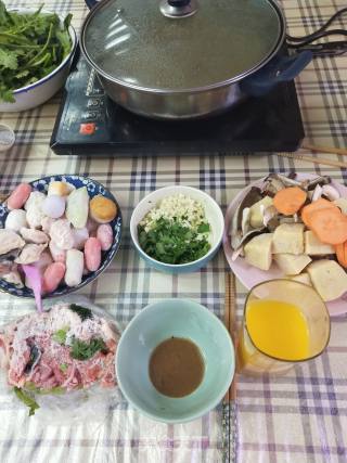 Hot Pot Hand Rolled Noodles with Purple Cabbage Sauce recipe