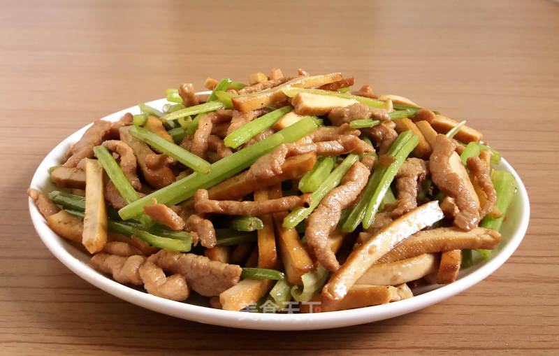 Stir-fried Shredded Pork with Spiced Dried Celery recipe