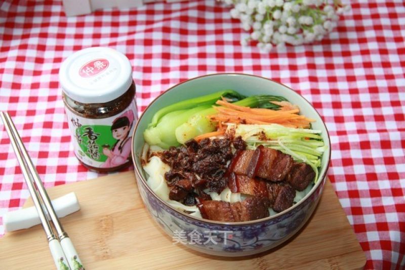 Sauce-flavored Braised Pork Noodles recipe