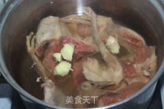 #家常下饭菜# Fungus Carrot Pigeon Soup recipe