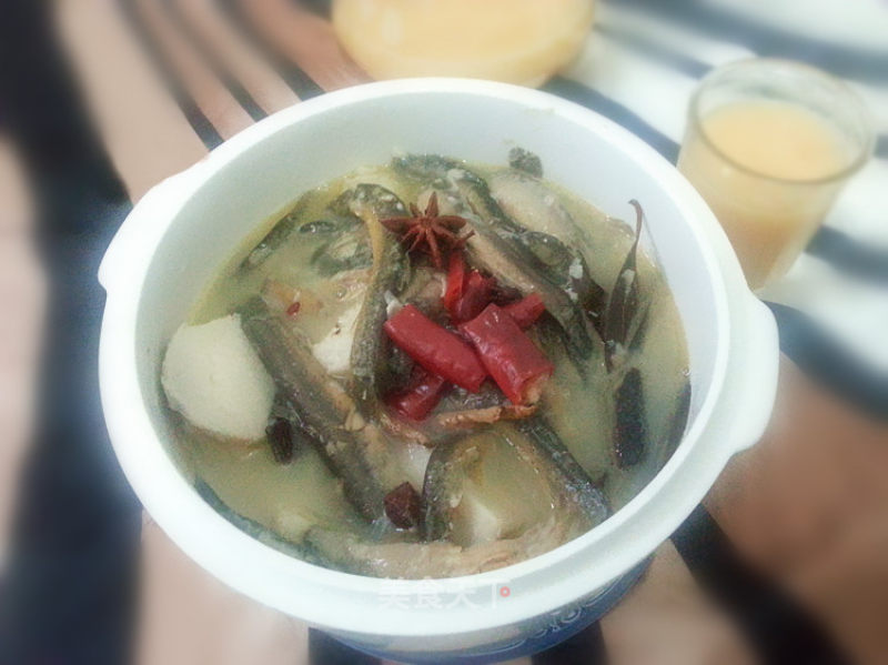 Loach Stewed with Taro recipe