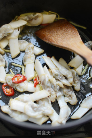 Stir-fried Sea Clam with Leek recipe