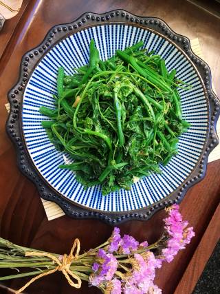 Vegetarian Fried Pea Sprouts recipe