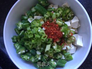 Okra and Green Pepper Mixed with Dried Beans recipe