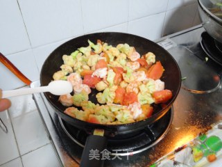 Stir-fried Shrimp Balls with Tomato and Cauliflower recipe