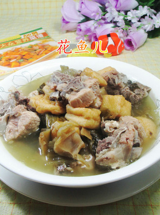 Boiled Keel with Small Oil Tofu and Pickled Cabbage recipe