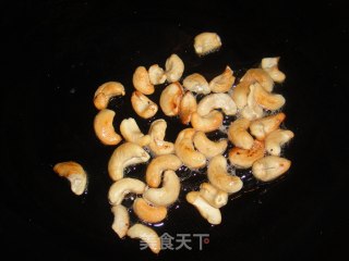 Stir-fried Lily with Celery and Cashew Nuts recipe