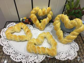 #aca Fourth Session Baking Contest# Making Erotic Bread with Braided Hearts recipe