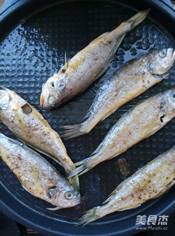 Dry Fried Small Yellow Croaker recipe