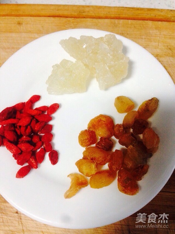 Stewed Small Kumquat with Rock Sugar and Longan Wolfberry recipe