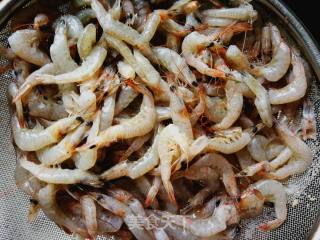 Fried Small River Prawns with Garlic Sprouts recipe