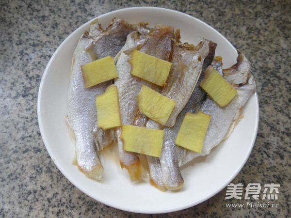 Steamed Yellow Croaker recipe