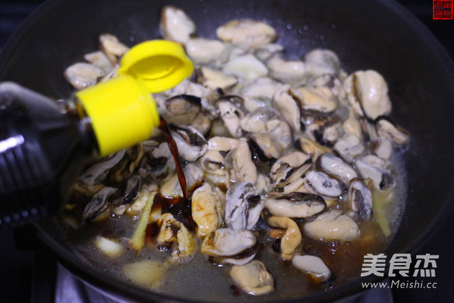 Stir-fried Mussels with Green Peppers recipe