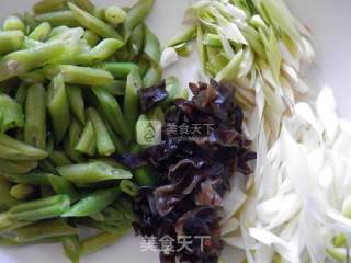 Long Bean Stir-fried Fungus recipe