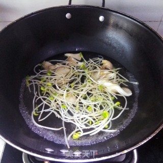 Mushroom with Bean Sprouts recipe