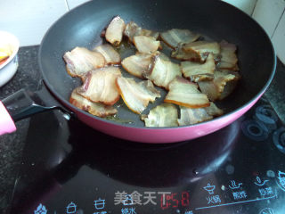 Stir-fried Bacon with Machine-pressed Tofu recipe