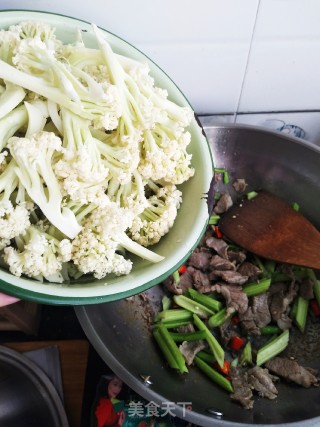 Stir-fried Beef with Organic Cauliflower recipe