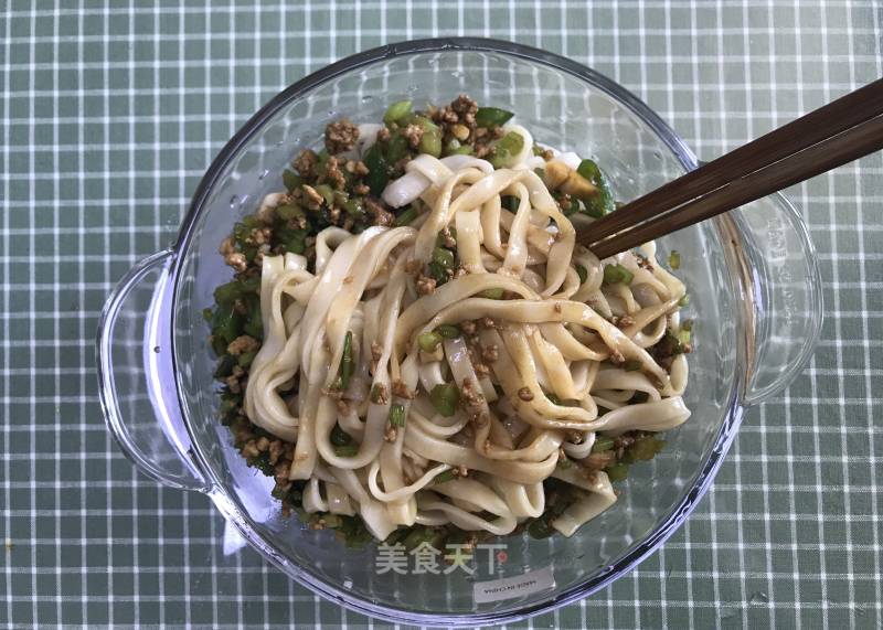Tasty and Nutritious Lo Mein with Meat Sauce recipe