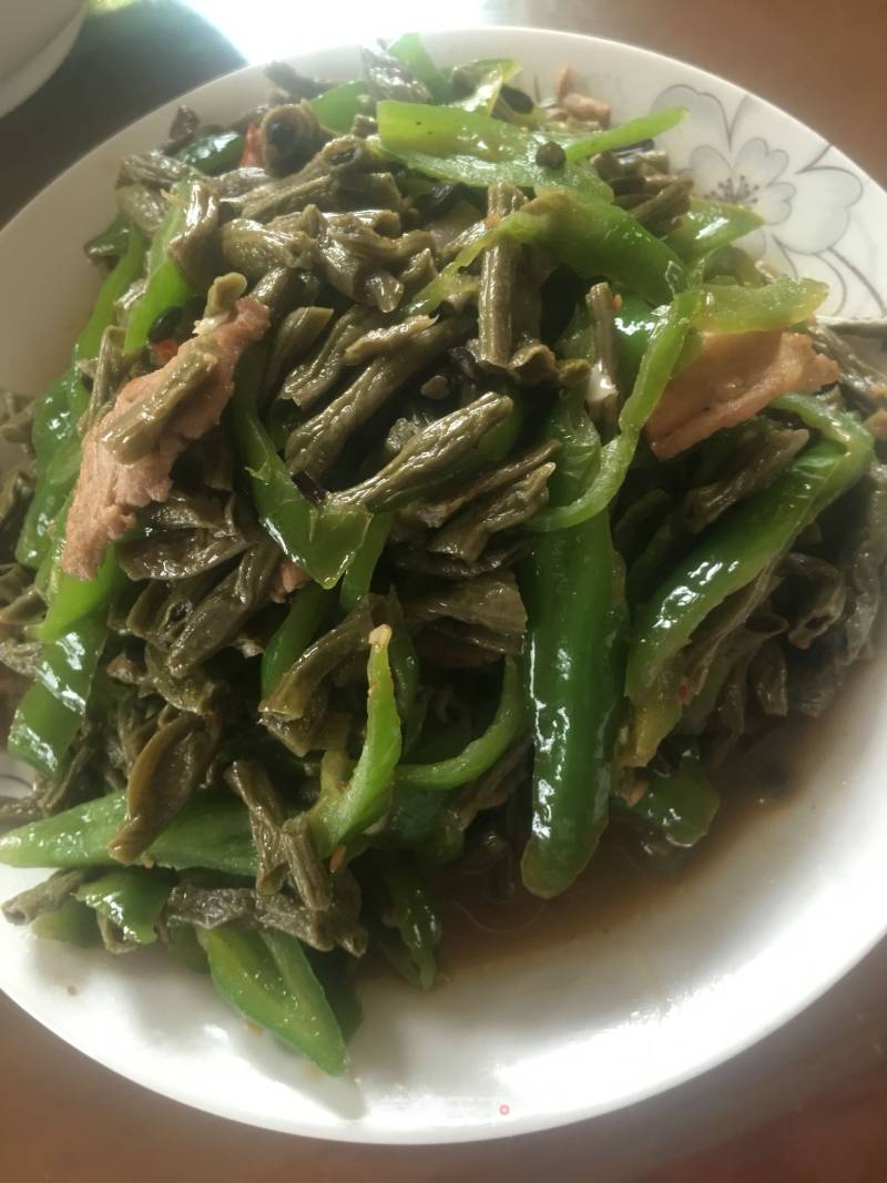 Stir-fried Pork with Green Pepper and Dried Cowpea recipe