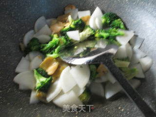 Fried Mustard with Broccoli and Radish recipe