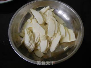 Stir-fried Sausage with Winter Bamboo Shoots recipe