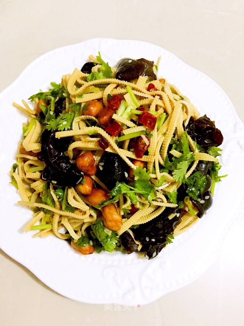 Coriander Fungus Mixed with Dried Shreds recipe