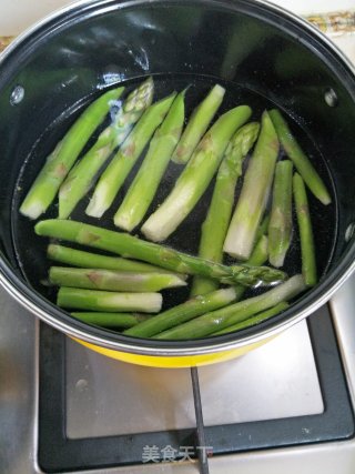 Stir-fried Beef with Onion and Asparagus recipe