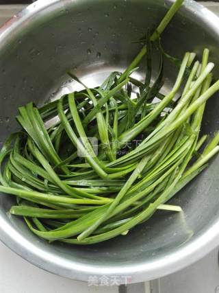 Stir-fried Sea Intestine with Leek recipe