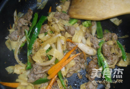 Stir-fried Beef with Mixed Vegetables and Tofu Skin recipe