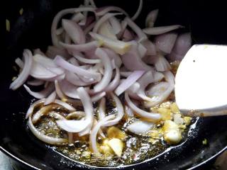 Stir-fried Shrimp with Onion recipe