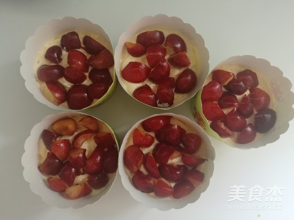 Meringue Cherry Cupcakes recipe