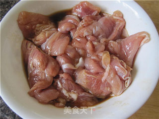 Stir-fried Gassho Melon with Chicken Drumsticks recipe