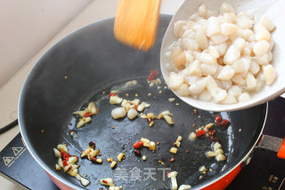 Fried Scallop with Fungus and Egg recipe