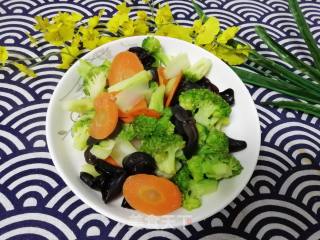 Stir-fried Carrot Fungus with Broccoli recipe