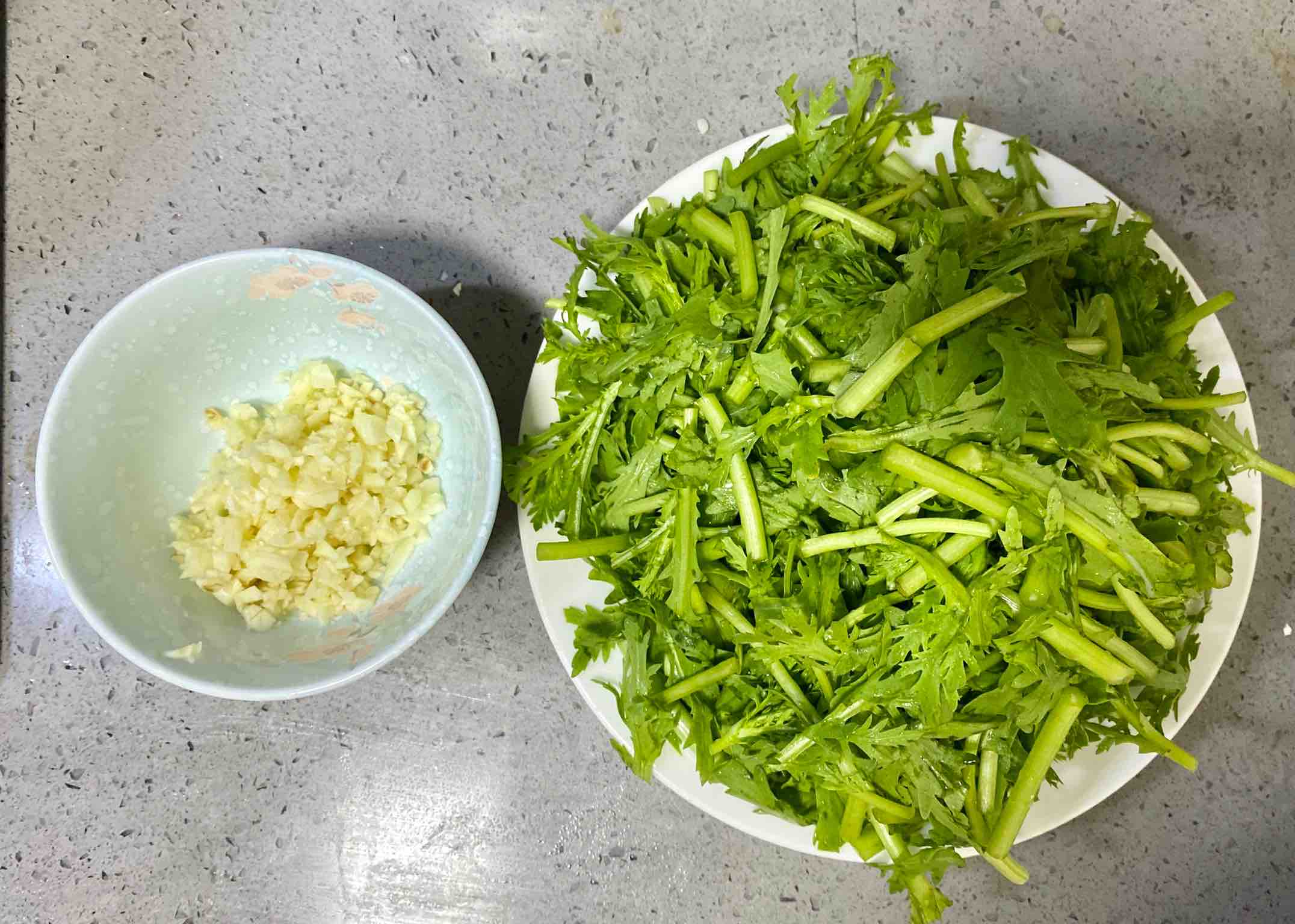 Garlic Chrysanthemum recipe