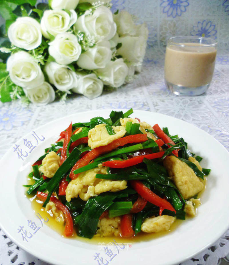 Fried Chives with Red Pepper and Egg recipe