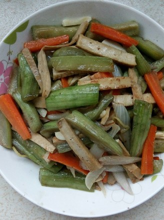 Stir-fried Loofah with Dried Beans recipe