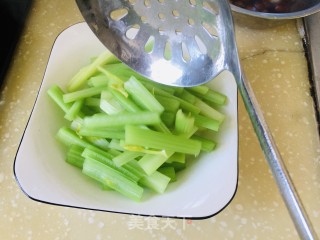 Celery Stir-fried Dried Tofu recipe