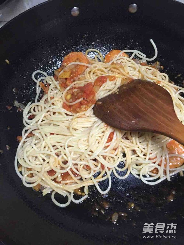 Tomato-based Shrimp Spaghetti recipe