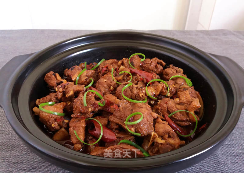 Duck with Bean Sauce and Soy Sauce in Claypot