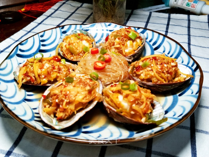 Steamed Abalone with Garlic