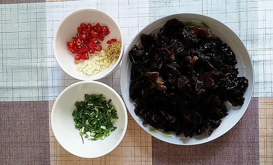 Hot and Sour Mixed Fungus recipe