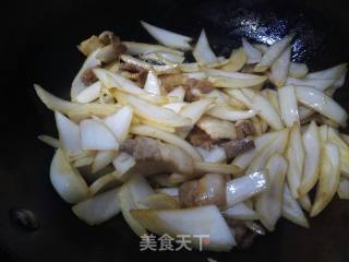Fried Pork with Onion recipe