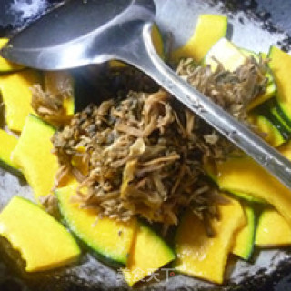 Stir-fried Japanese Pumpkin with Pickles recipe