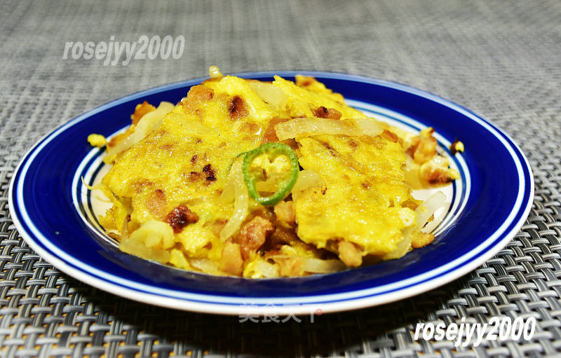 Scrambled Eggs with Onion and Dried Vegetables recipe